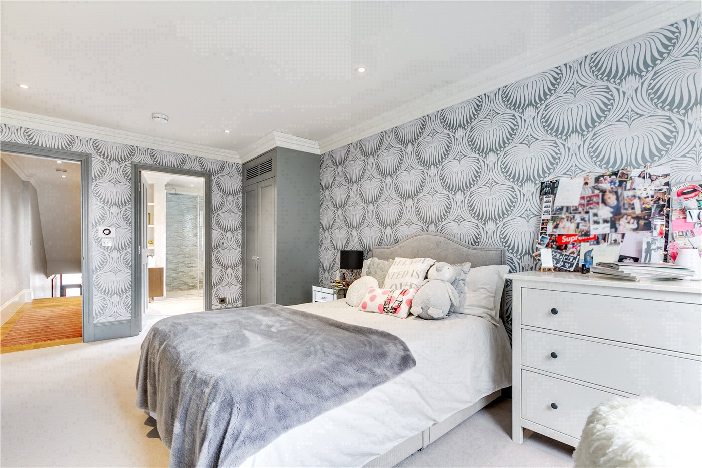 New Kings Road, Fulham/Parsons Green, London, SW6